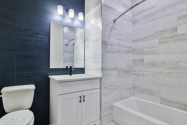 Foto del edificio - 527 Bangs Ave