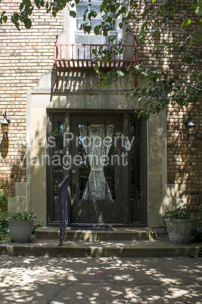 Building Photo - 1717 S Quincy Ave