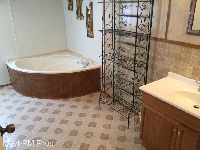 Building Photo - 4283 Deerfield Cir