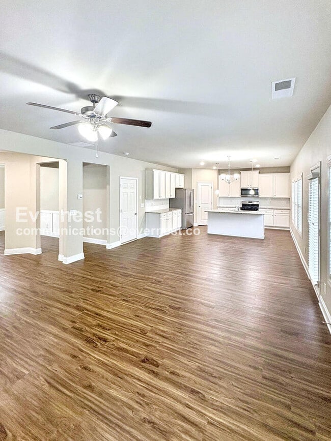 Building Photo - 130 Mandy Ln