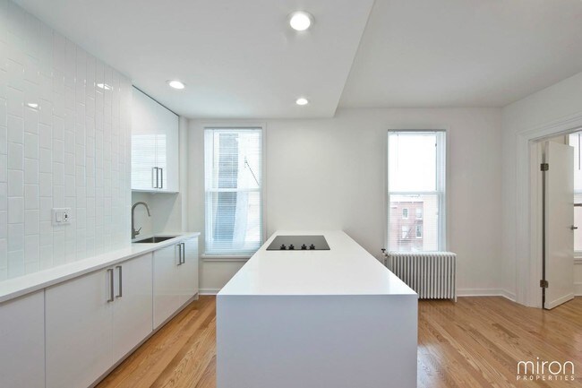 Building Photo - 220 Eckford St