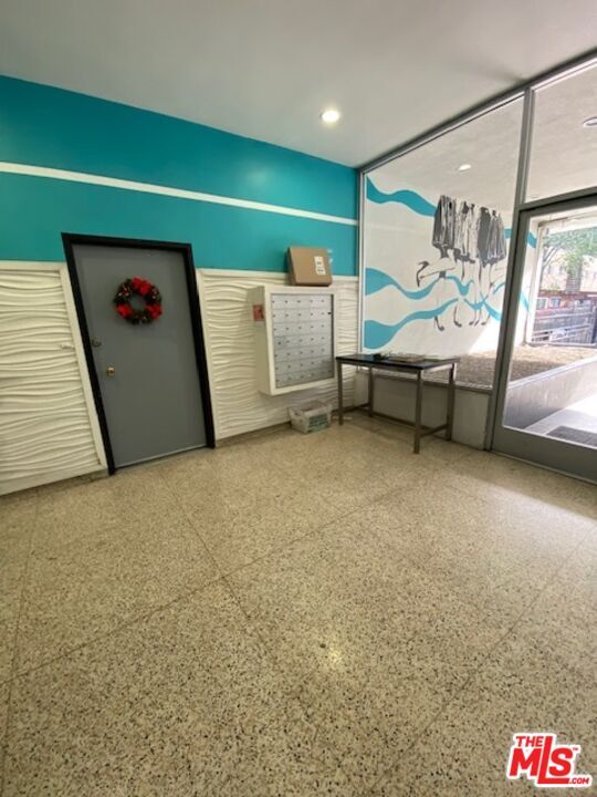 Foto del edificio - 7045 Hawthorn Ave