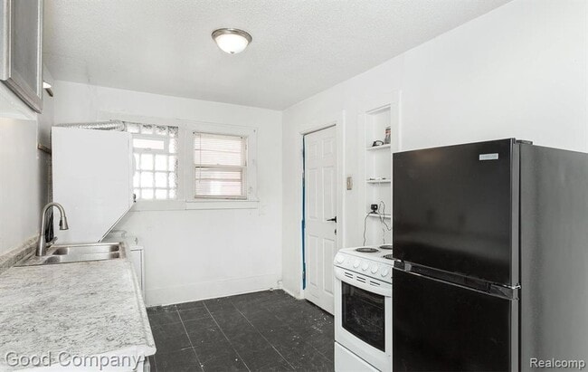 Building Photo - 12123 Santa Rosa Dr
