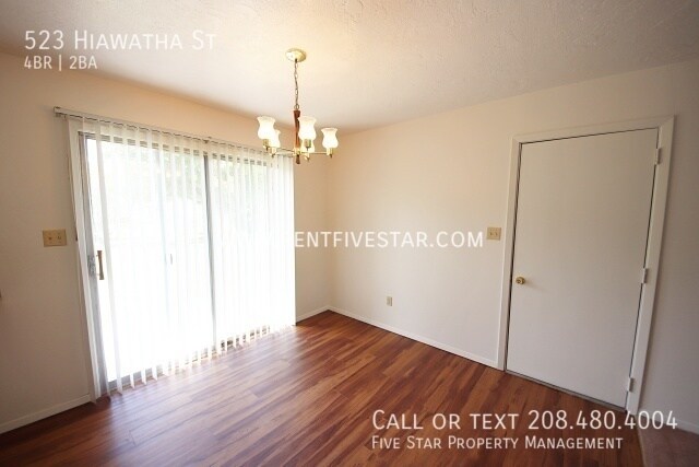Building Photo - 523 Hiawatha St