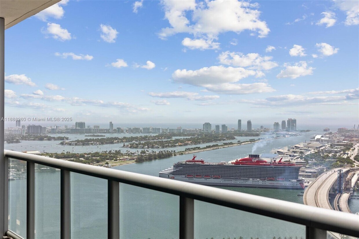 Foto principal - 888 Biscayne Blvd