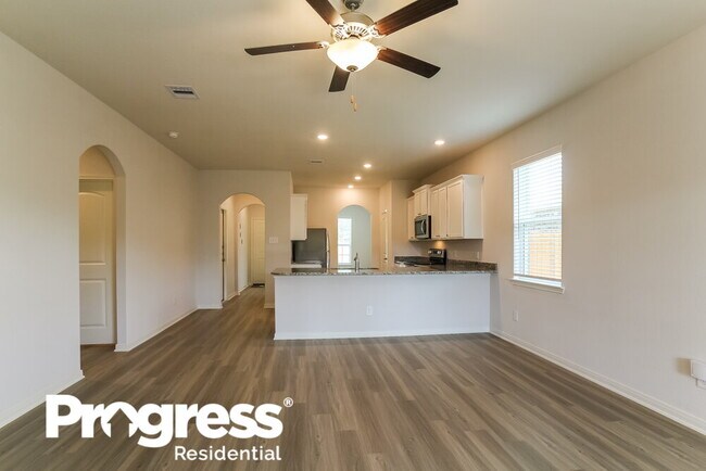 Building Photo - 10495 Red Cardinal Dr NE