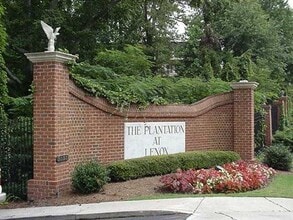 Building Photo - 24105 Plantation Dr NE