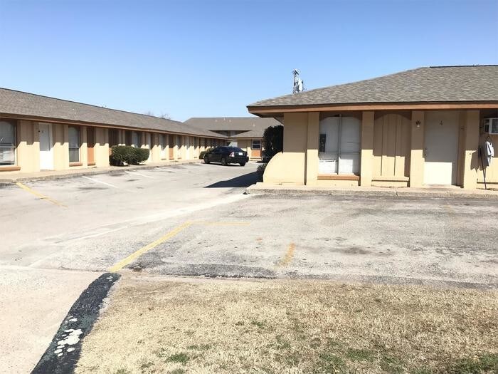 Foto principal - 5801 NW 33rd St