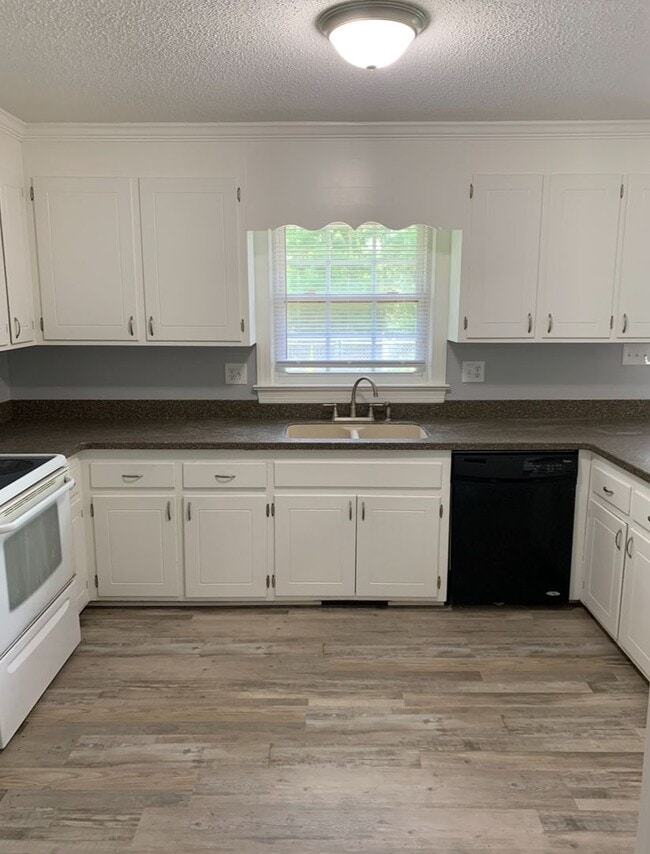 Building Photo - 932 Brandywine Ln