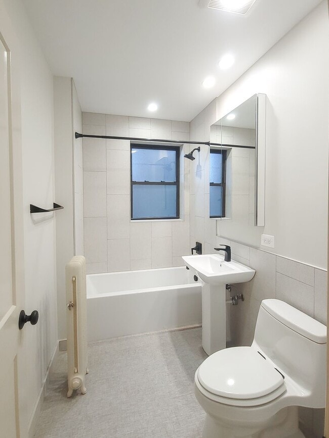 Foto del edificio - 4954 N Oakley Ave