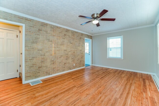 Building Photo - 494 Eldon Ave