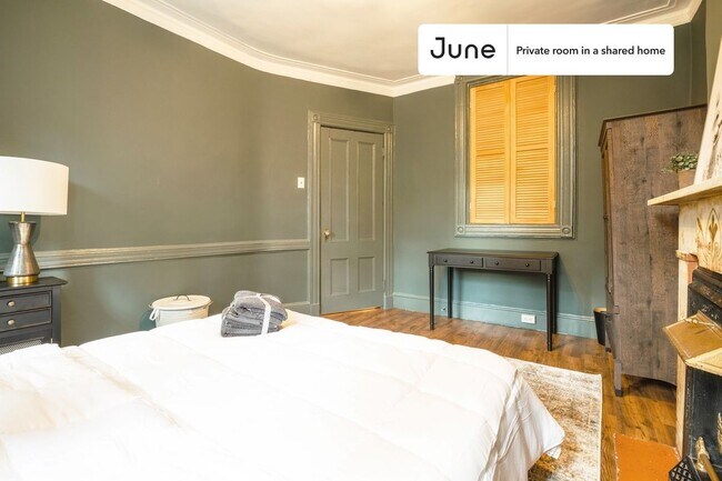 Building Photo - Room in Shared 5 bed/1 bath home in Hell's Kitchen