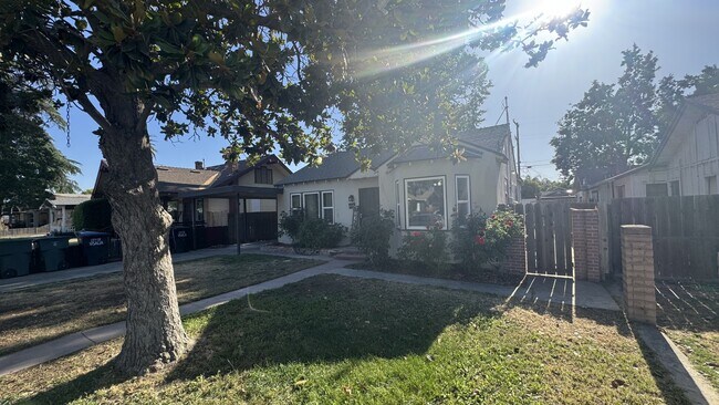Foto del edificio - 1037 N Highland St