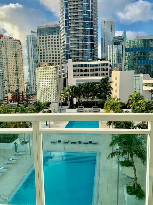 Foto del edificio - 950 Brickell Bay Dr