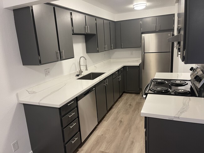 Lower level kitchen - 4414 NW Wedgewood Ln
