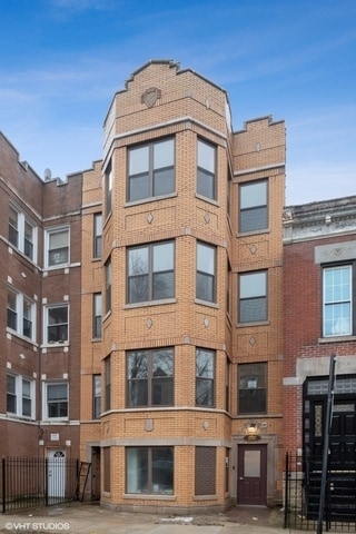 Primary Photo - 2737 W Evergreen Ave