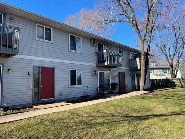 914-16 N Oak Street - 914-16 N Oak St