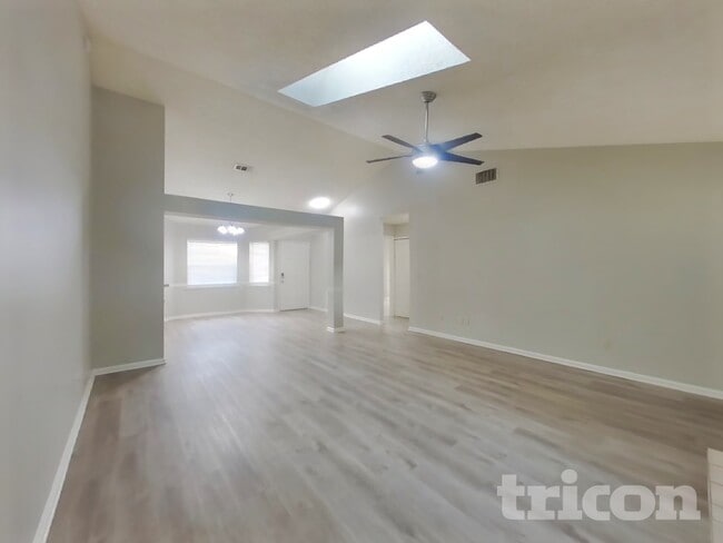 Foto del edificio - 3373 Millcrest Pl