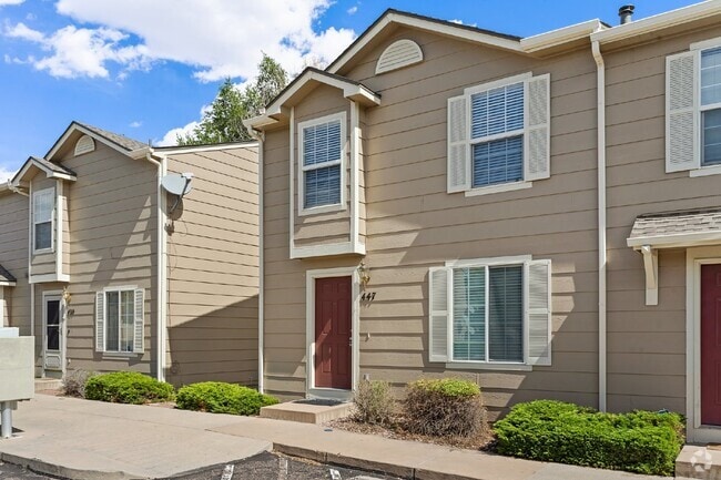 Building Photo - Move-In Ready 2-Bed Townhome with A/C & Fi...