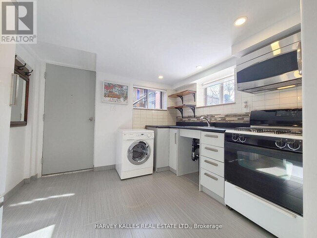 Photo du bâtiment - 27 Hiawatha Rd