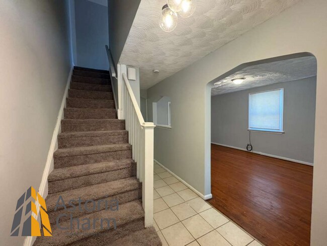 Building Photo - Conveniently Located 4 Bedroom with Privat...