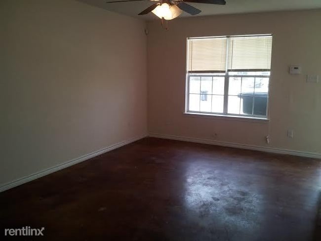 Building Photo - 3 br, 2 bath Townhome - 1307 Cavalry Ln A
