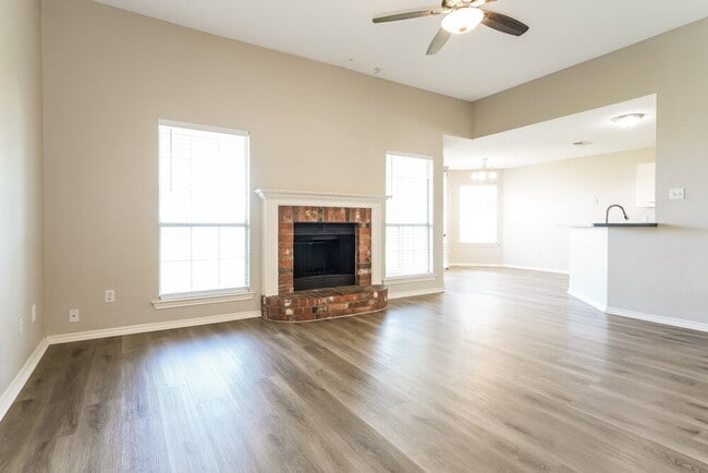 Building Photo - 321 Sondra Way