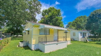 Building Photo - 804 Henderson Ave
