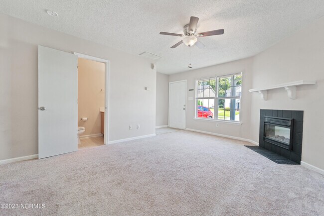 Building Photo - 1072 W Pueblo Dr