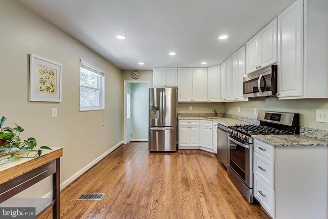 Building Photo - 4715 Oxbow Rd