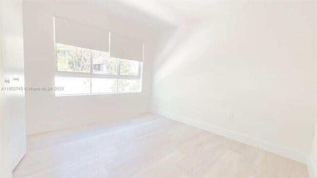 Building Photo - 2555 NE 193rd St