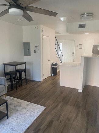 Building Photo - 798 S Cedar St