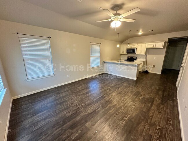 Foto del edificio - 411 Summit Ridge Dr