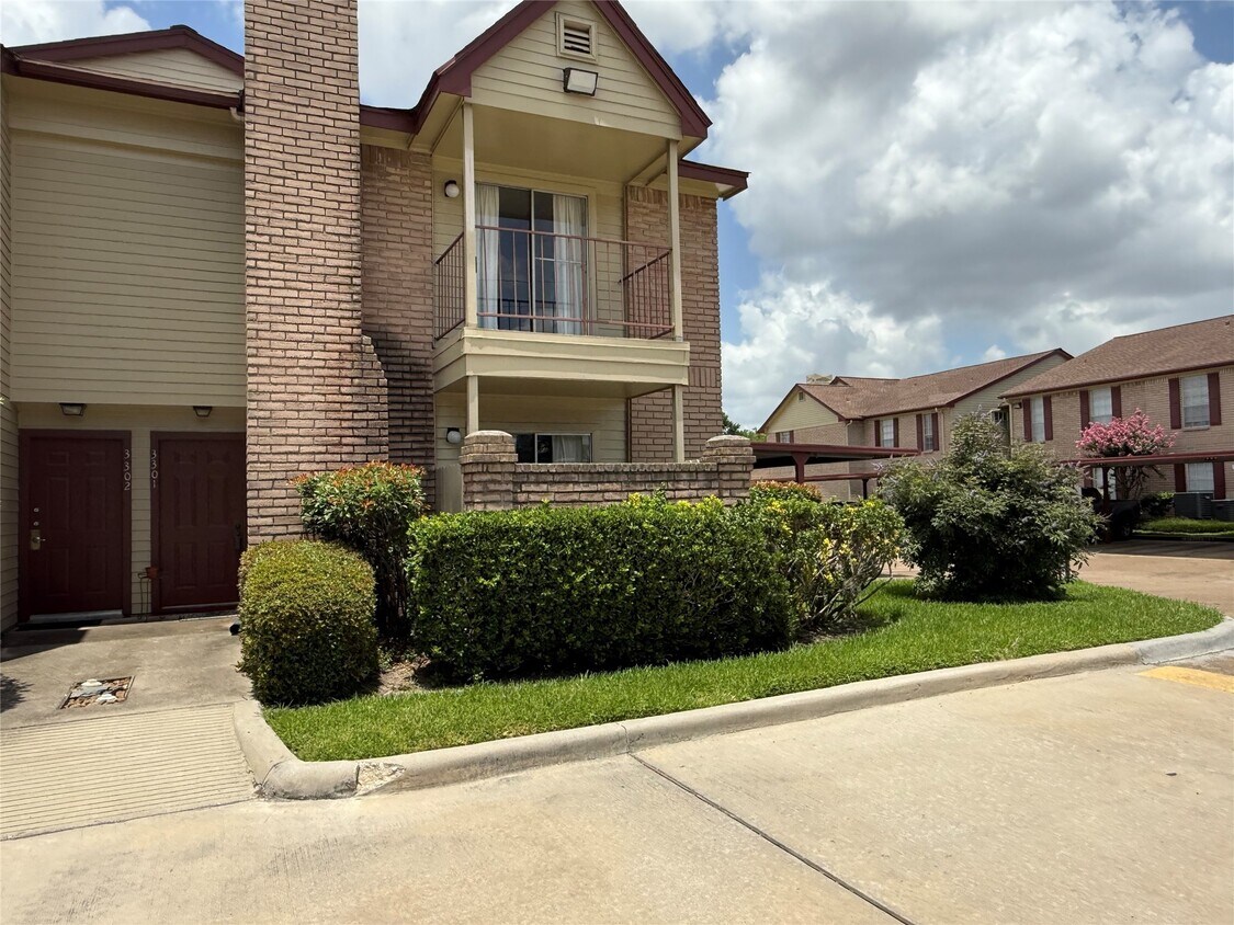Primary Photo - 2120 El Paseo St