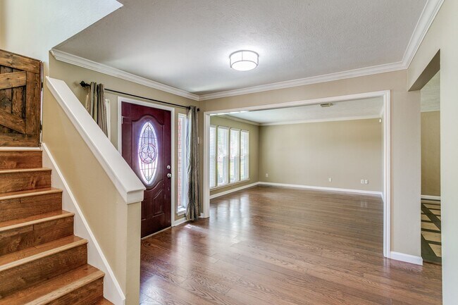 Building Photo - 2105 Strathmore - Highland Village