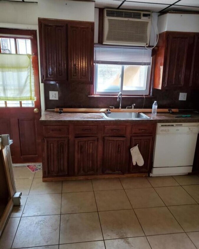 6127 Harley Ave, Philadelphia, PA 19142 Townhome Rentals in