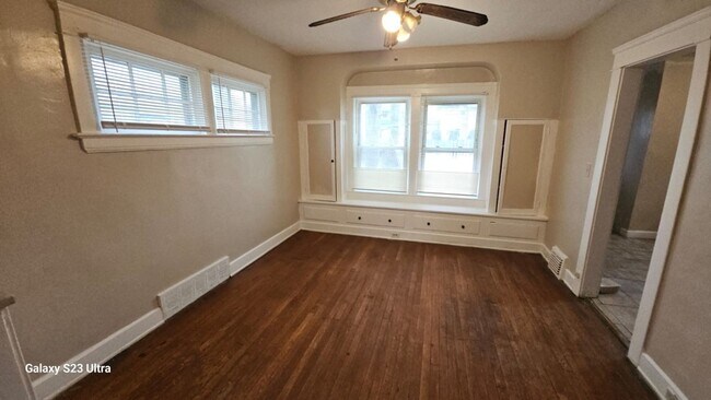 Foto del edificio - Charming 3-Bedroom Property in Prime Location