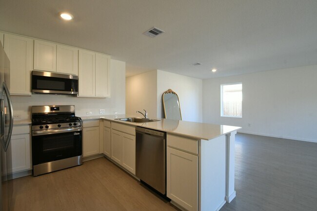 Foto del edificio - 2823 Cedar Rock St