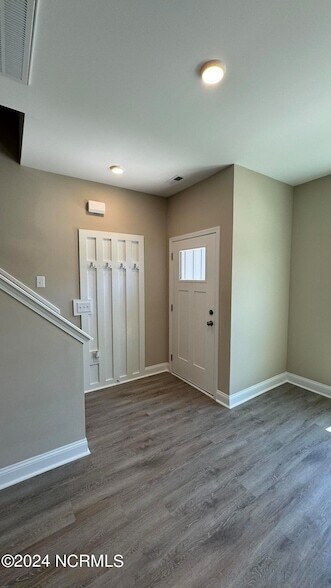 Foto del edificio - 608 Jacks Crossing Drive