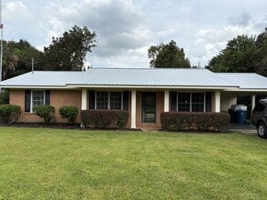 Building Photo - 3226 Rosewood Ave