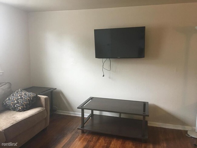 Foto del edificio - 1500 W Champlost Ave