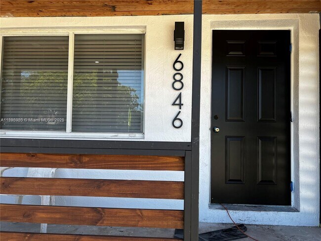 Foto del edificio - 6844 NW 5th Ave