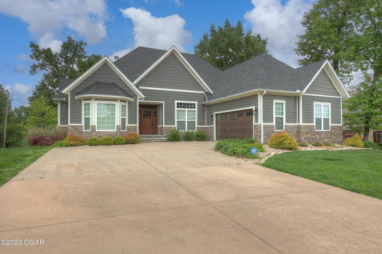 501 Ridgewood Cir, Carl Junction, MO 64834 Condo for Rent in Carl