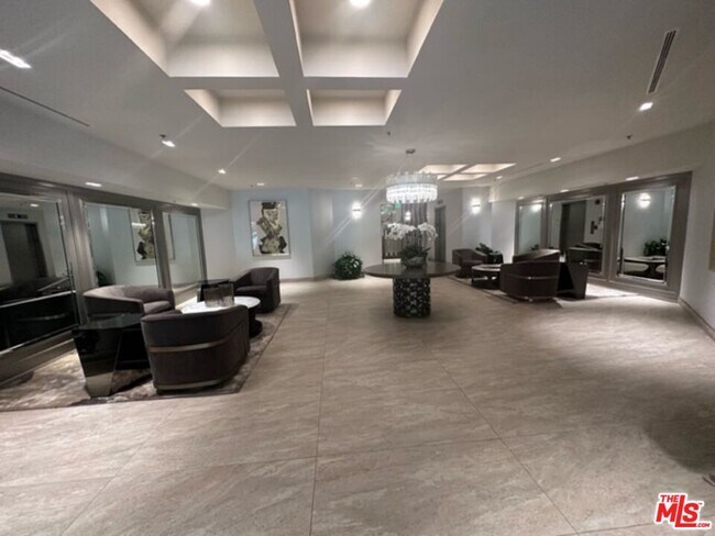 Foto del edificio - 2131 Century Park Ln