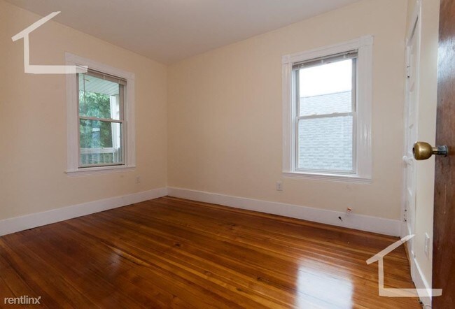 Building Photo - 36 Brackett St