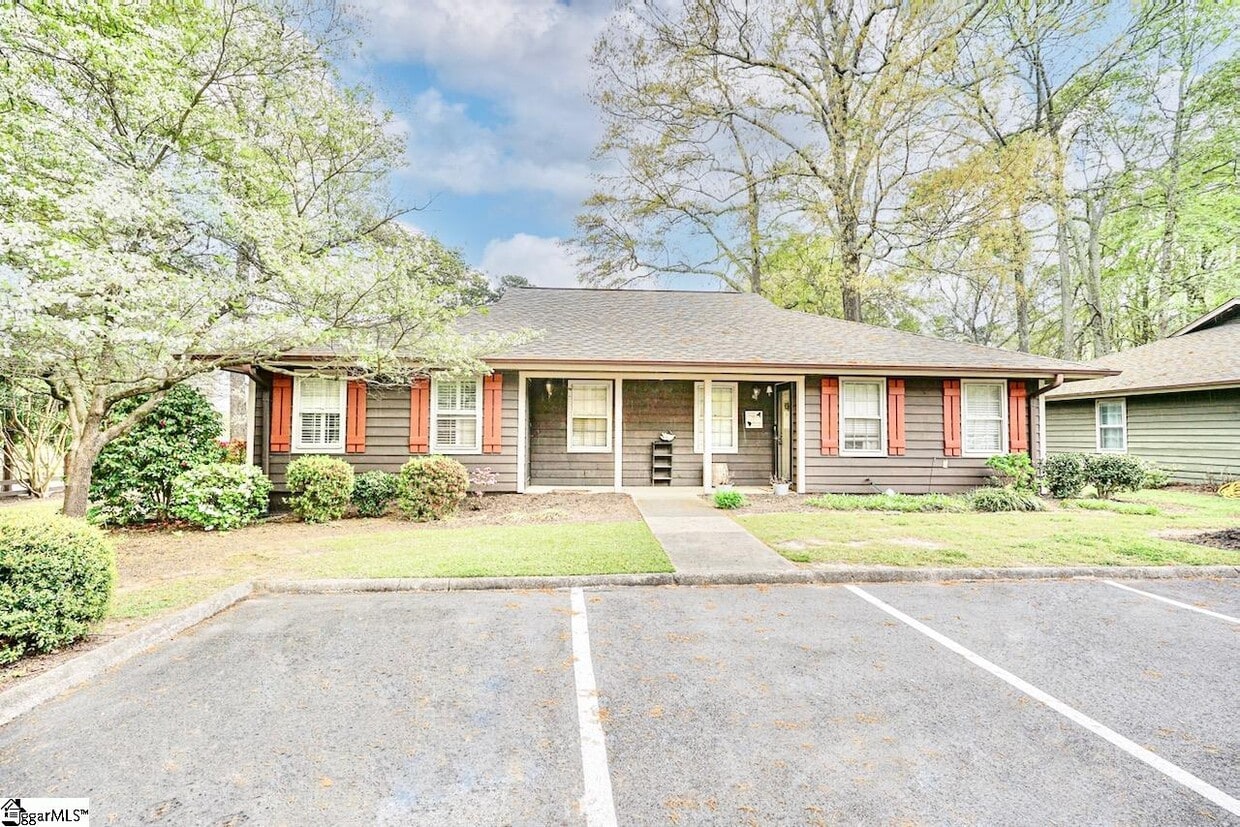 1 Oakwood Dr, Greenville, SC 29609 Condo for Rent in Greenville, SC