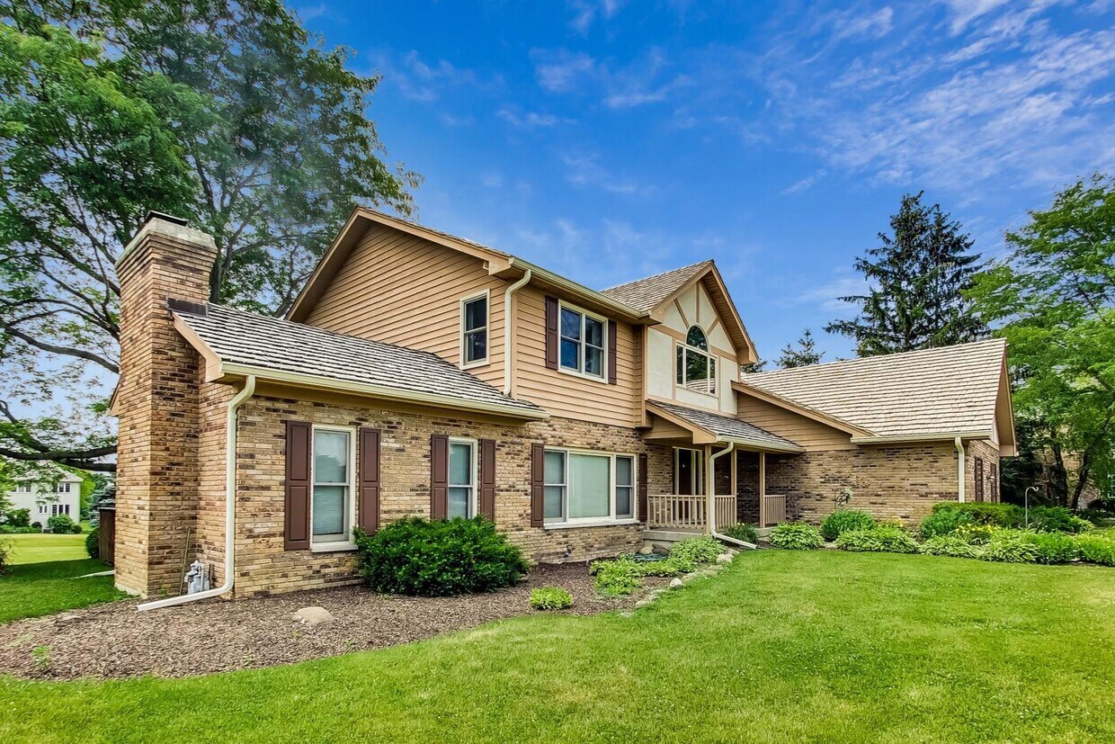 1520 Daybreak Dr, Libertyville, IL 60048 House for Rent in