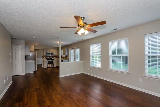 Foto del edificio - 1909 Waters Trail Dr