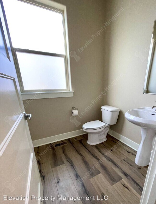Building Photo - 4 br, 2.5 bath House - 2356 NW Debron Ln