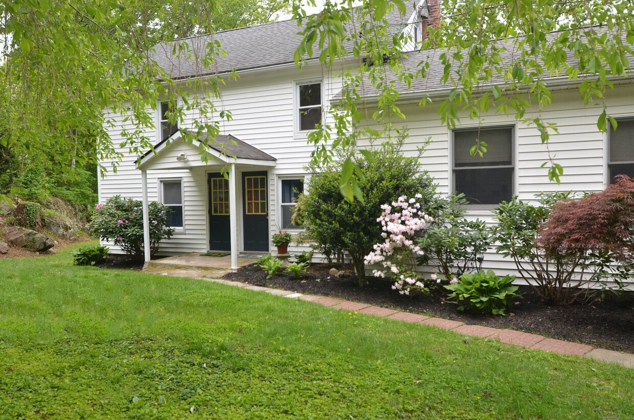 Primary Photo - 10 Mountain Orchard Rd